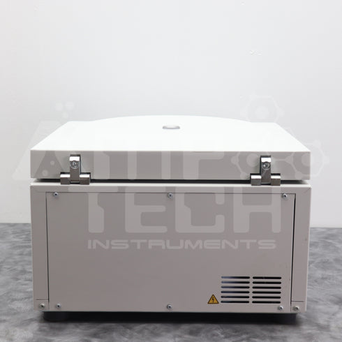 Photo of Eppendorf 5810 Swing Bucket Centrifuge in excellent condition, ready to use.