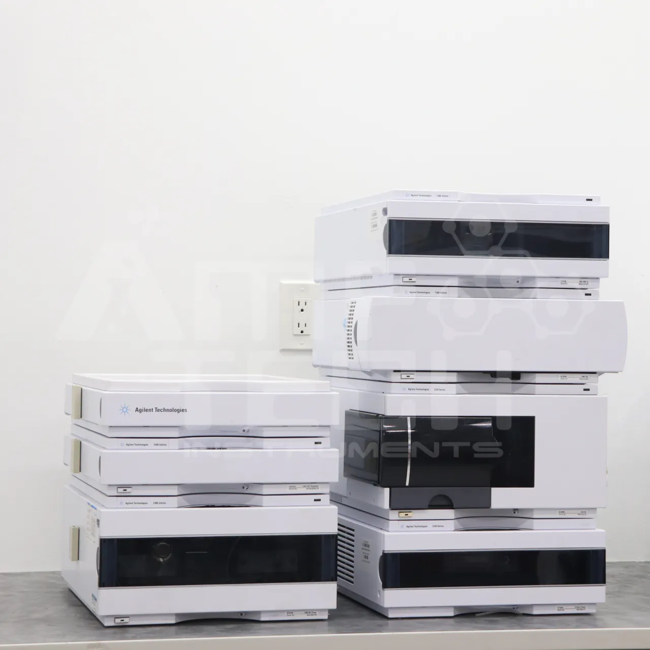 Agilent 1260 1200 Infinity HPLC System with VWD and Binary Pump, high-quality refurbished laboratory equipment for sale.